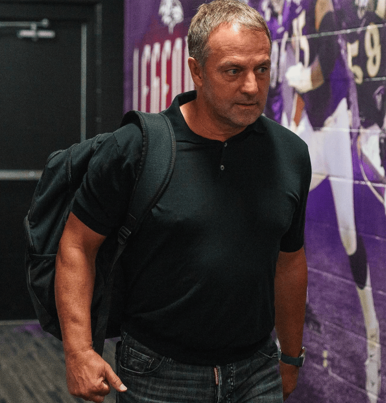 爱游戏体育官网-刷新纪录引发热议！，莱万多夫斯基在公牛比赛中战术调整比赛高潮迭起的简单介绍