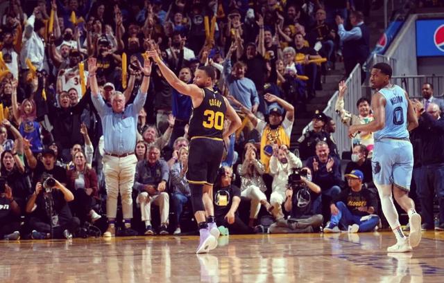 爱游戏官网-今晚NBA季后赛焦点战；俄克拉荷马雷霆内部沟通；更衣室稳定；赛季目标并未改变的简单介绍